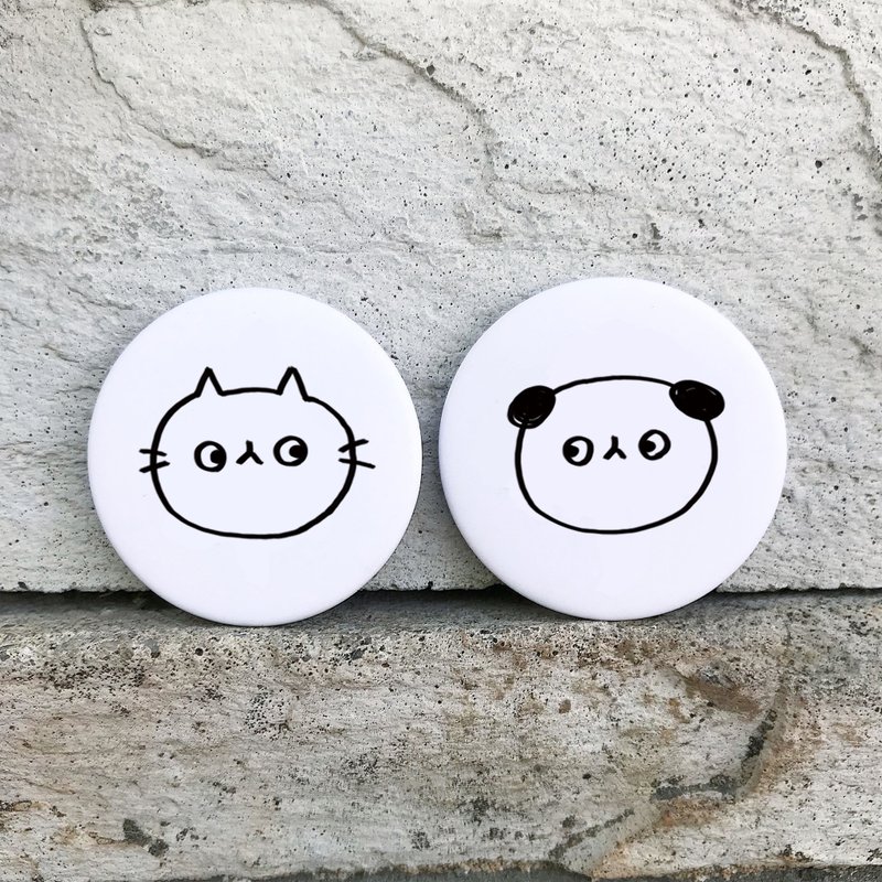 猫猫与狗狗 /小徽章 (2入) - 徽章/别针 - 塑料 白色