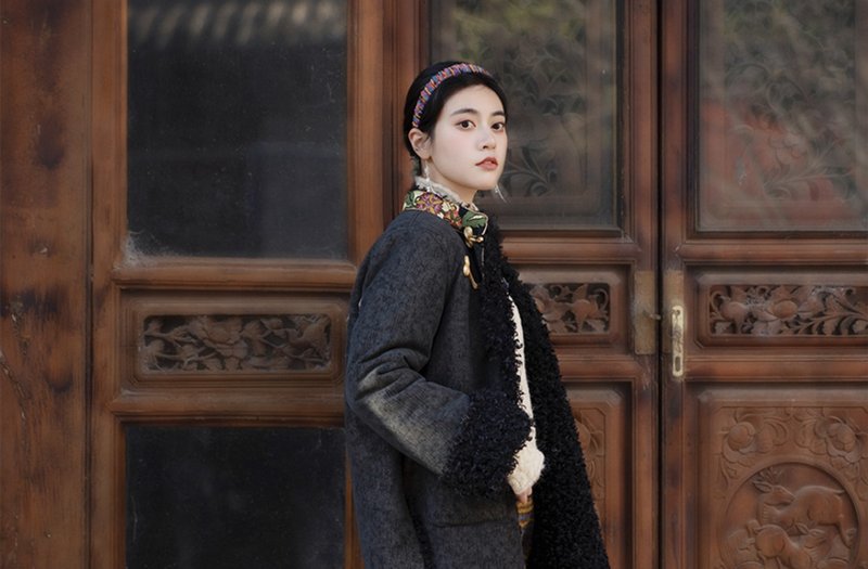 【肌理加绒】 新中式復古藏装 经典软糯纹路外套 - 女装上衣 - 其他材质 黑色