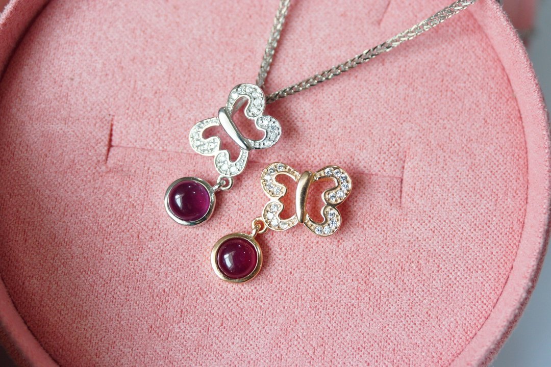 Natural Ruby Pendant and Necklace Silver925, butterfly pendant, July birthstone - 项链 - 纯银 红色