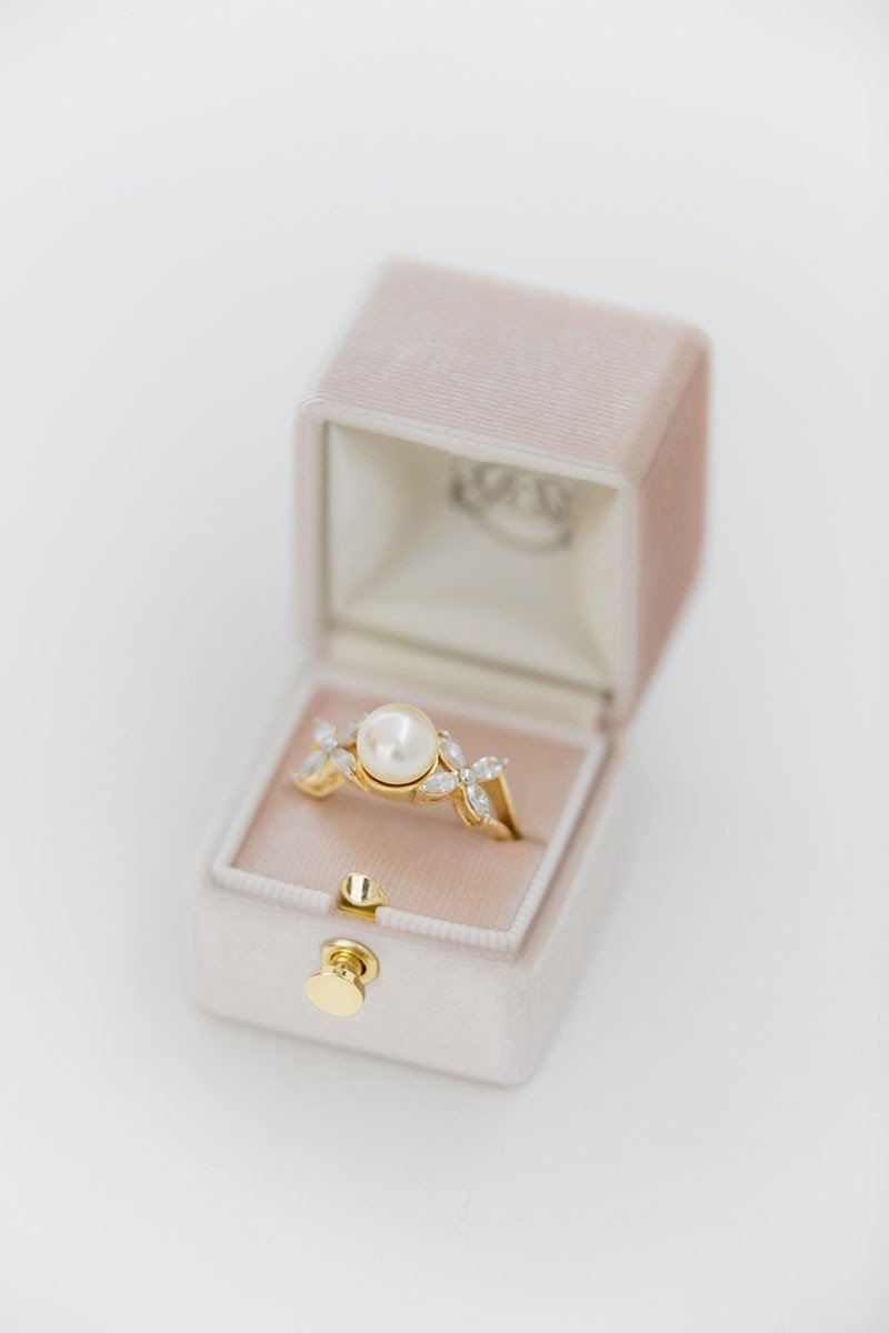 丝绒戒指盒 - CLASSIC LOCK PETITE - 手工订制复古风格求婚戒盒 - 戒指 - 其他材质 粉红色