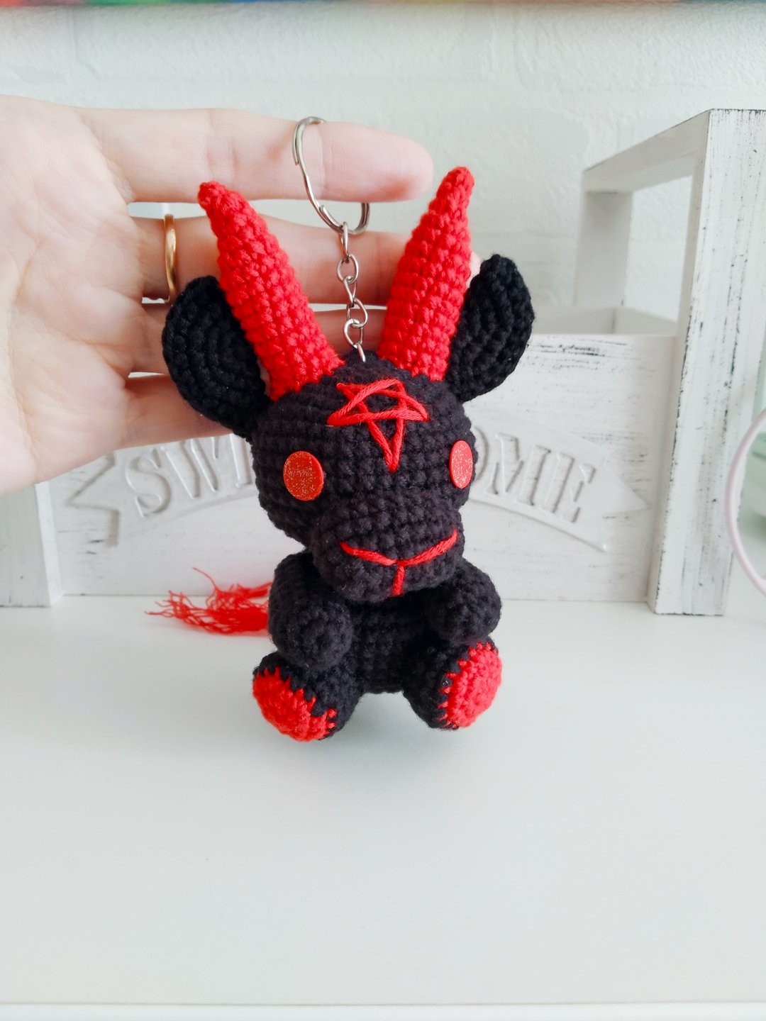 Baphomet keychain, creepy keychain, horror doll, occult gift, baphomet art doll - 钥匙链/钥匙包 - 其他材质 黑色