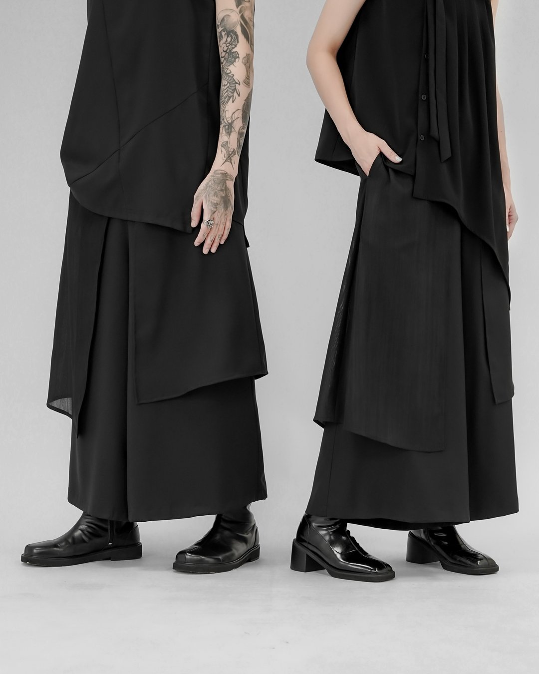 MUKK DESIGN 褶纹拼接异材质双层裤裙 - 中性裤装 - 聚酯纤维 黑色