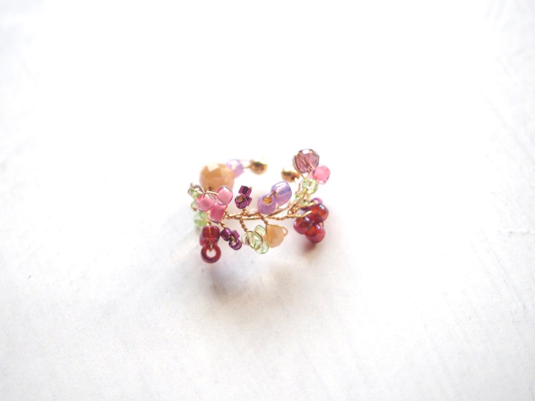 Beaded ear cuff (berry) - 耳环/耳夹 - 其他材质 红色