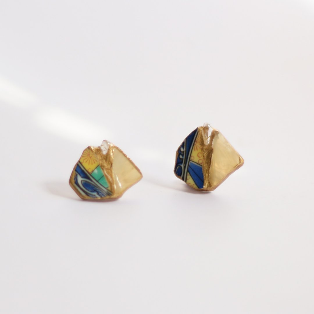 Imari ware Kintsugi earrings Clip-On / leaf pattern navy traditional craft pottery stained glass - 耳环/耳夹 - 瓷 黄色