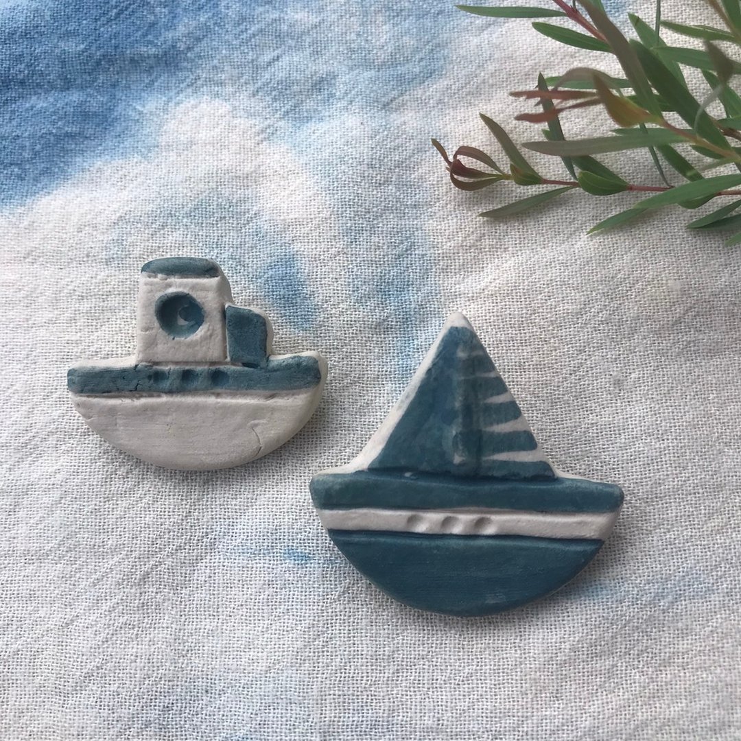 Boat set / ceramic brooch / handmade - 胸针 - 陶 白色