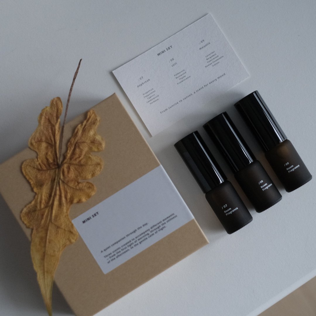 天然精油空间织品喷雾 10ml 随身瓶礼盒 一日香氛系列 情人节礼物 - 香薰/精油/线香 - 玻璃 黑色