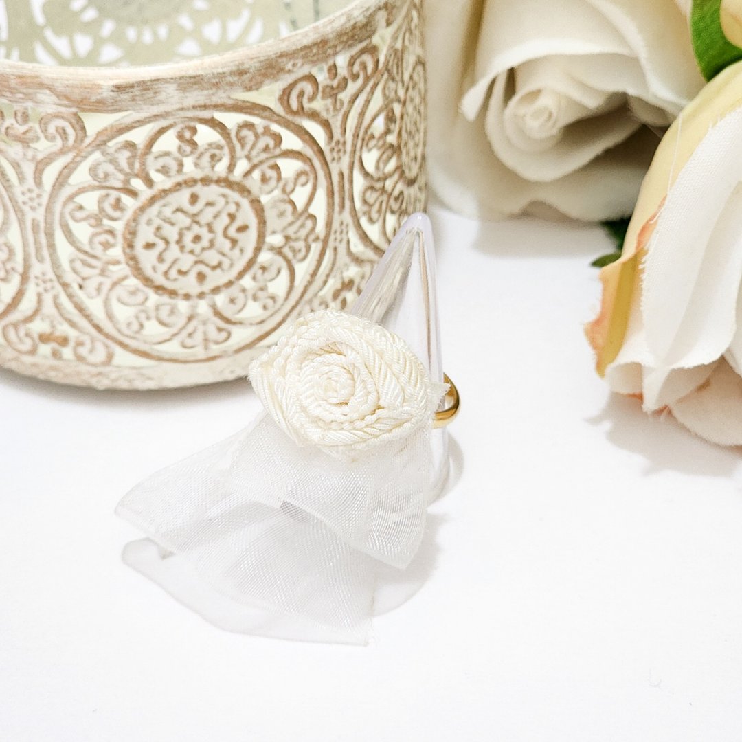 戒指 (White Rose Frill) - 戒指 - 其他材质 白色
