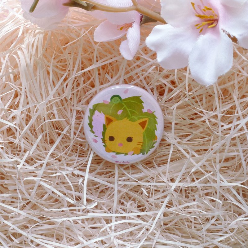 Purrballs Sakura Themed Mini Badge - Mochi - 徽章/别针 - 其他金属 粉红色