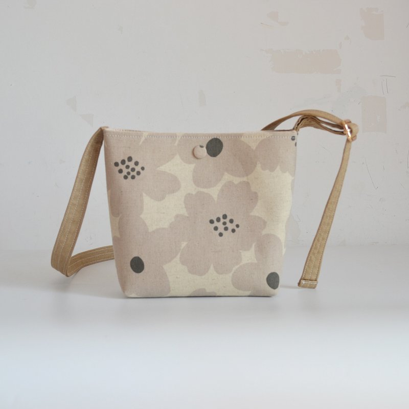 斜跨手机包 / 简约写背包 / 灰色大花 - 侧背包/斜挎包 - 棉．麻 