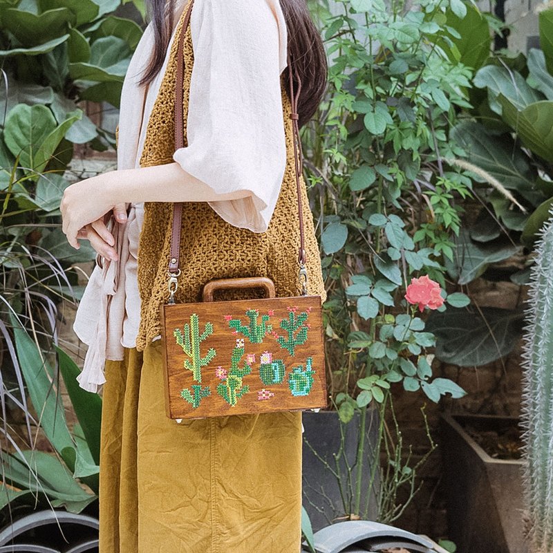 2019小众品牌女包 轻复古小包斜跨百搭简约手工刺绣仙人掌包梵集 - 侧背包/斜挎包 - 木头 咖啡色