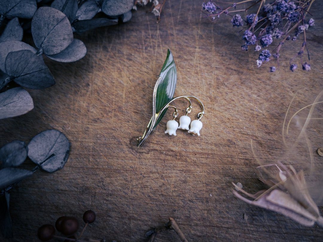 Creed  垂坠铃兰花骨雕玉石胸针—美国古董首饰 Vintage Jewelry - 胸针 - 玉石 