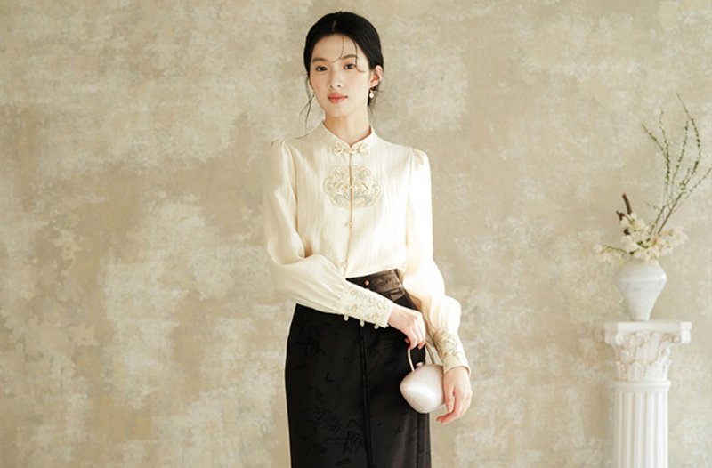 【肌理感】新中式复古中国风 绣花盘扣醋酸衬衫 - 女装上衣 - 棉．麻 白色