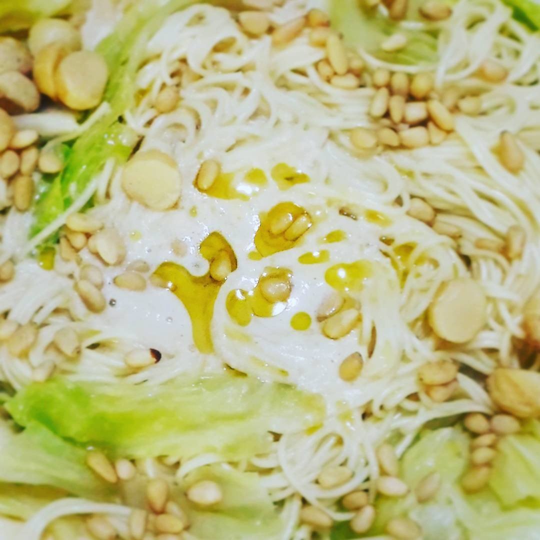 橘子柳丁腰果奶白酱黑松露橄榄油拌细关东面佐松子夏威夷豆高丽菜 - 摄影集 - 纸 白色