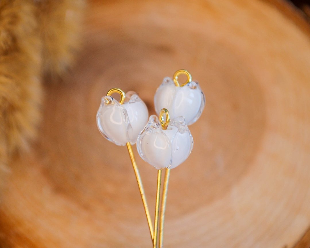 White lily of the valley flower beads - Handmade bud lampwork glass bead - 1pc - 金工/饰品 - 玻璃 白色