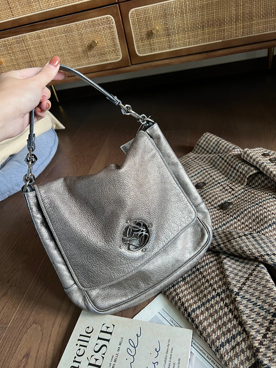 Loewe雕花镂空单肩包 - 侧背包/斜挎包 - 真皮 