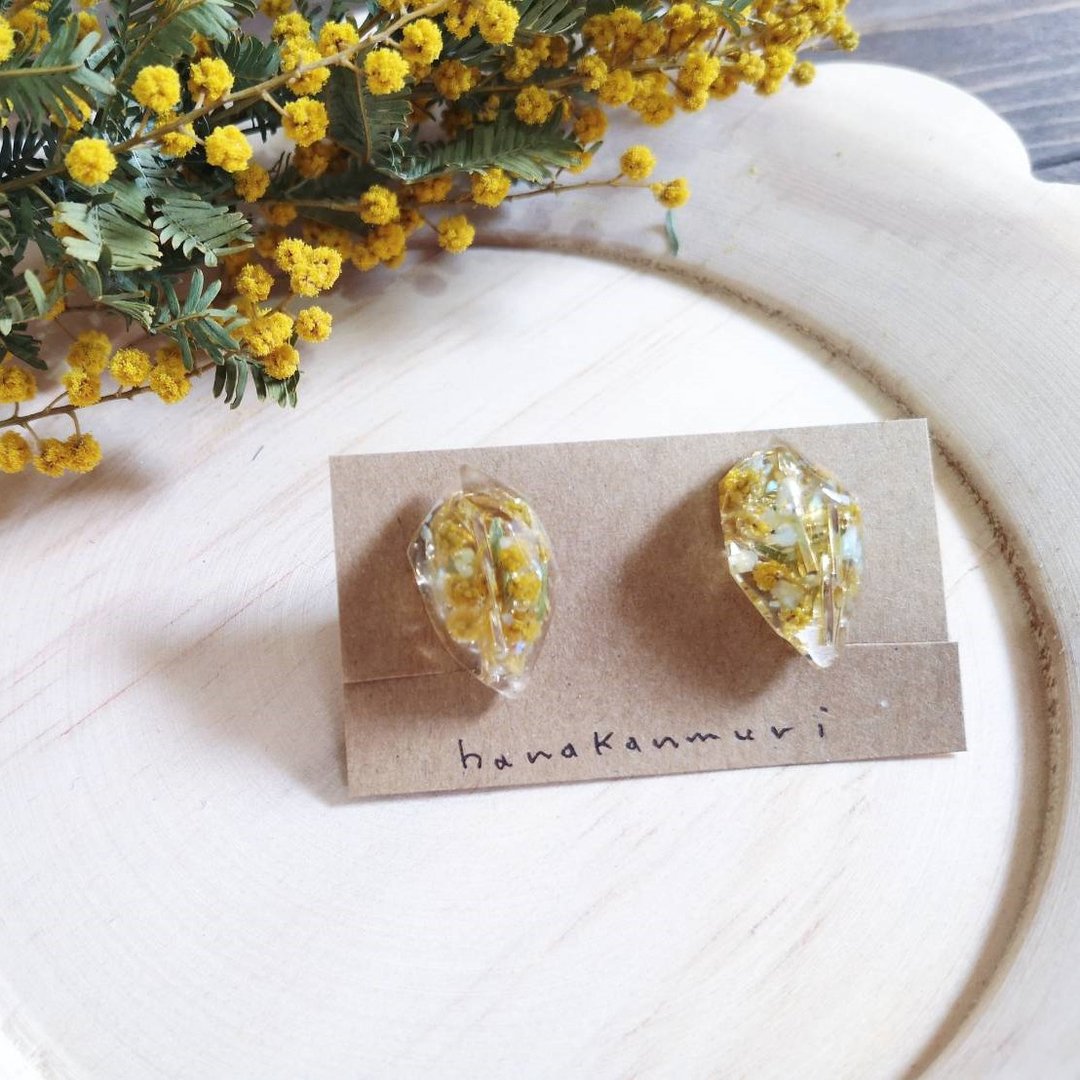 "flower savon" Mimosa No.2. Earrings with flowers in soap bubbles - 耳环/耳夹 - 树脂 黄色