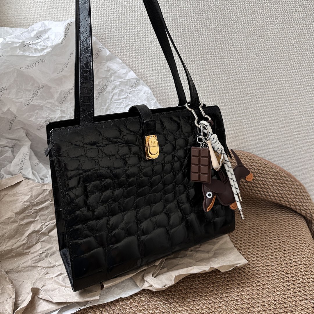 LOEWE 罗意威 鳄鱼压纹 黑色 肩背包 - 侧背包/斜挎包 - 真皮 黑色