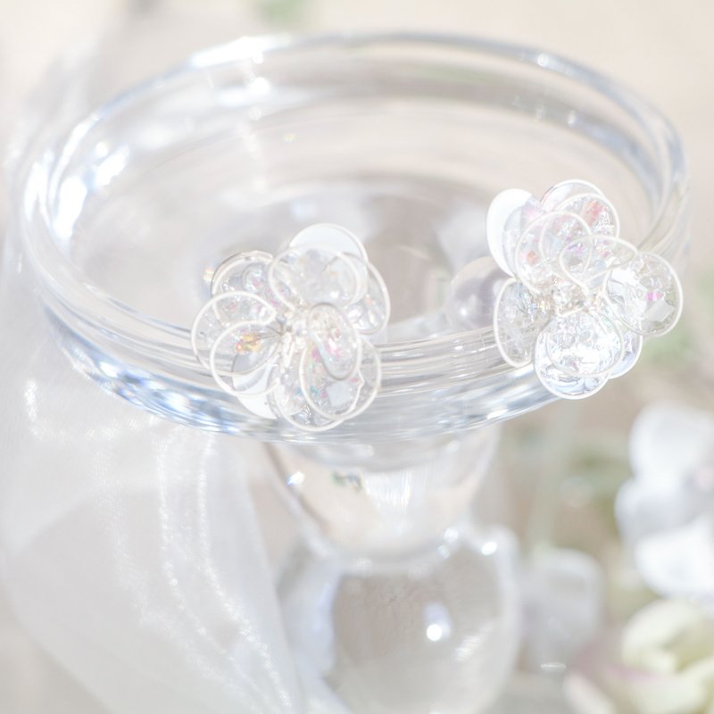 纯。雪白山茶花  / 树脂搭配复合式媒材 925纯银 - 耳环/耳夹 - 树脂 白色