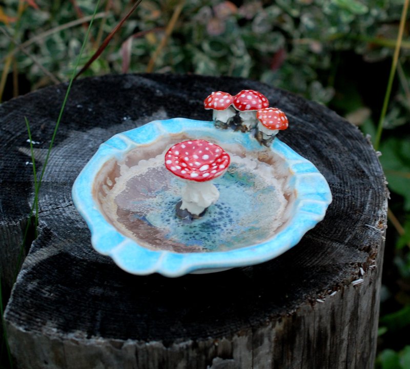 Ceramic ashtray Mushroom Fly agaric figurine Small decorative vase Ceramics - 花瓶/陶器 - 陶 多色