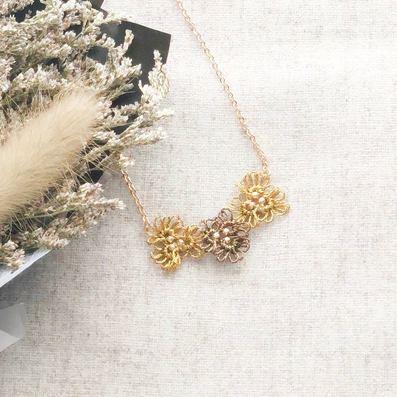 【订制】手编三小花 项链 金秋 秋冬系列 Tatting Necklace - 项链 - 绣线 金色