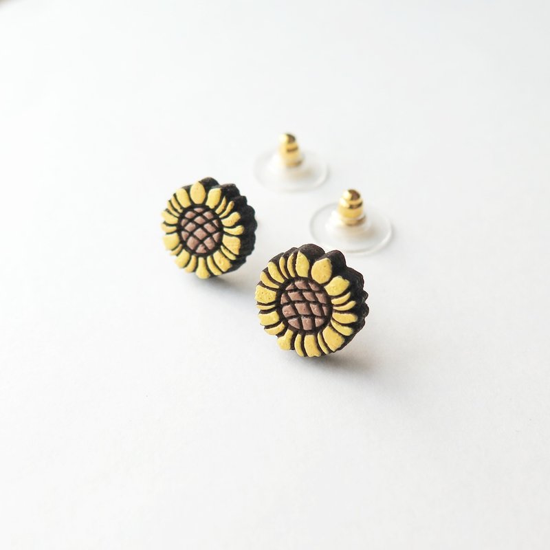 Wooden earring sunflower - 耳环/耳夹 - 木头 黄色