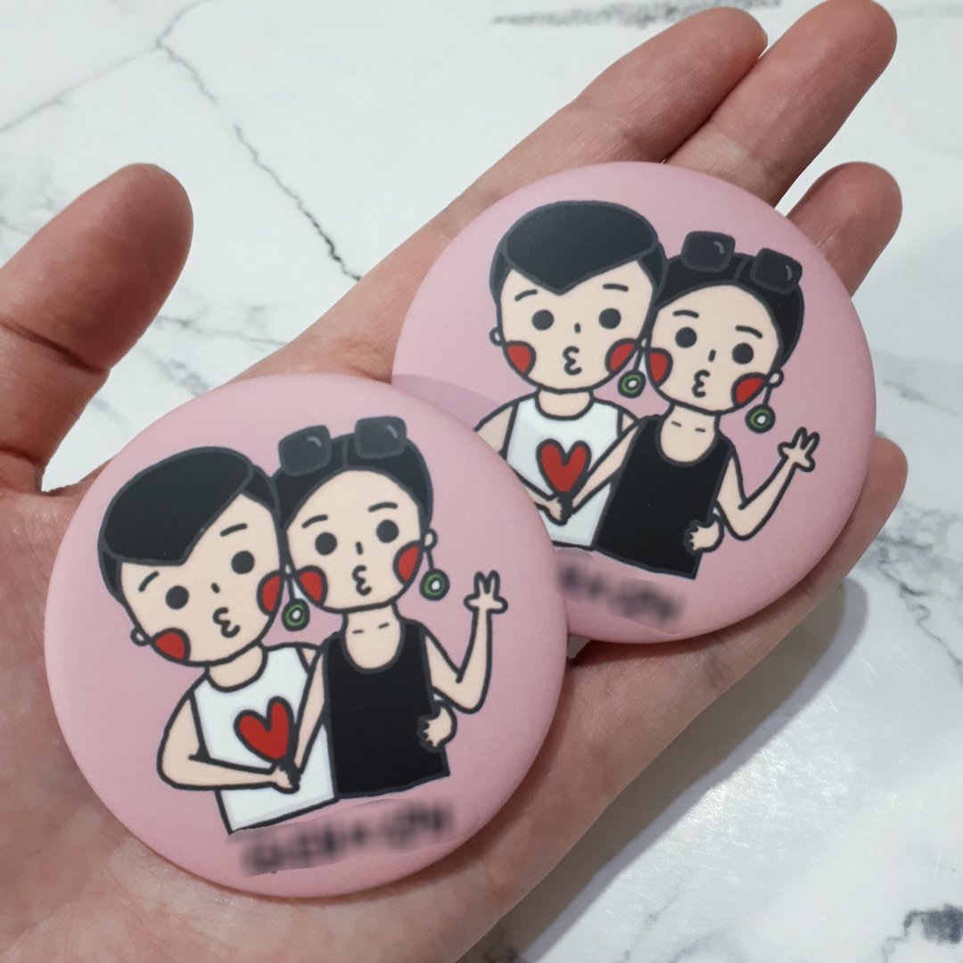 【CHIHHSIN小宁】【定制】 -  Q版人像插图  胸章 / 镜子钥匙圈 - 胸针 - 塑料 