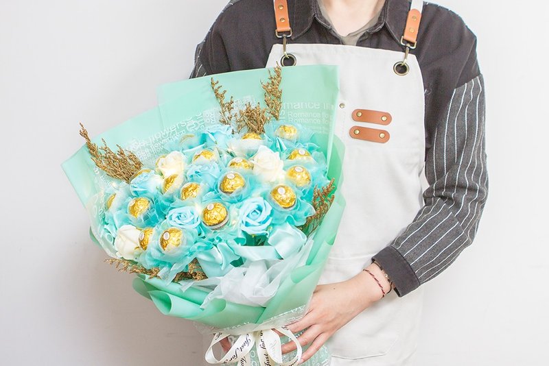 豪华版18颗金莎花棒+8朵香皂花花束 (附灯串 T色) 情人节 毕业 - 巧克力 - 新鲜食材 蓝色