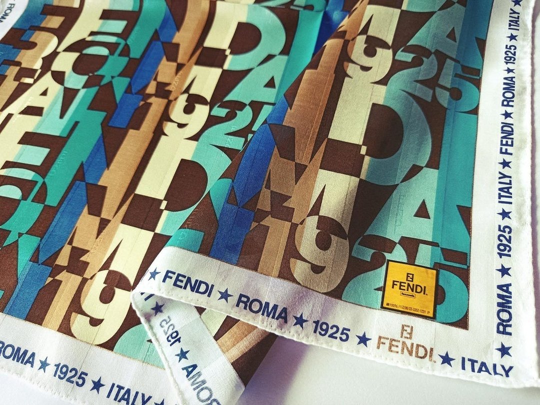 复古 Fendi 字母缇花织纹丝巾 – 平面设计 23 x 22.5 英寸 - 丝巾 - 棉．麻 蓝色