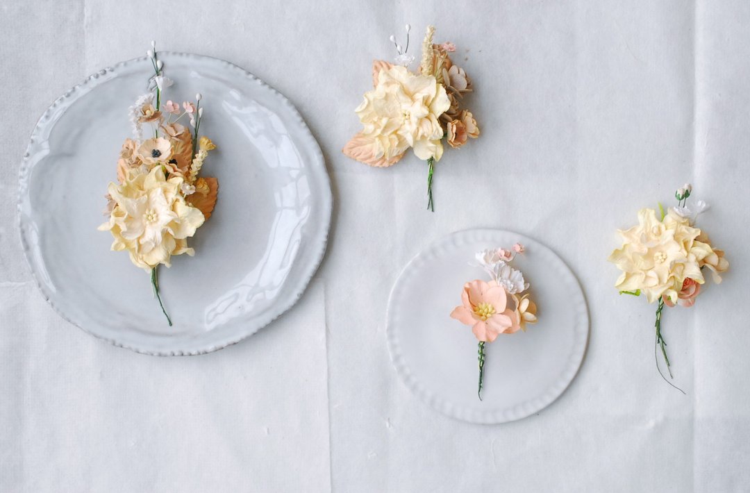 4Boutonnière新郎 婚礼以柔和的黄色和粉红色为主色调。 - 发饰 - 纸 粉红色
