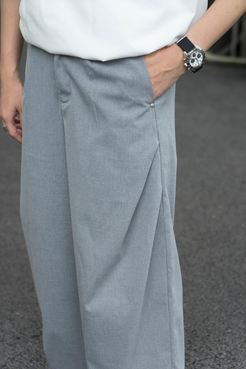 立体剪裁浅灰色轻薄垂感面料阔腿弯刀西裤 宽松休闲长裤 - 男士长裤 - 棉．麻 灰色