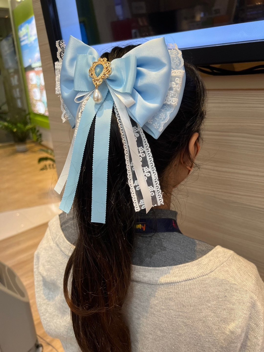 satin hair bow Handmade lace overlay detail - 发饰 - 其他材质 多色