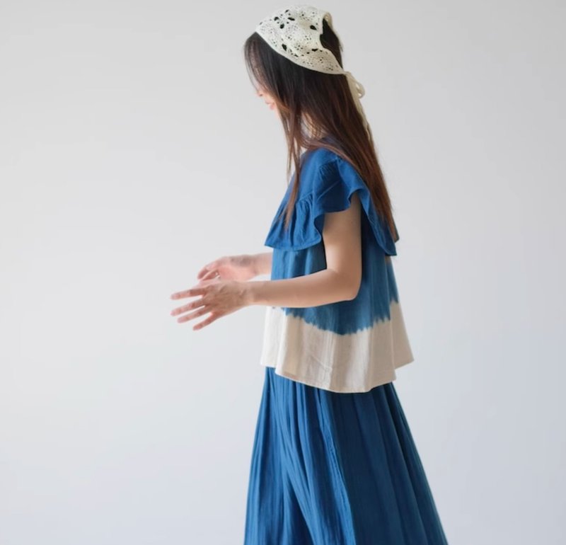 【棉質手工蓝染】荷叶边圆领雙色短袖 - 女装上衣 - 棉．麻 蓝色