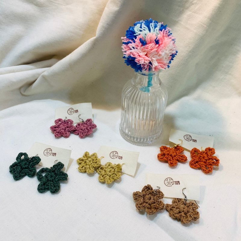手工钩织花朵耳钩 共五色 - 耳环/耳夹 - 棉．麻 