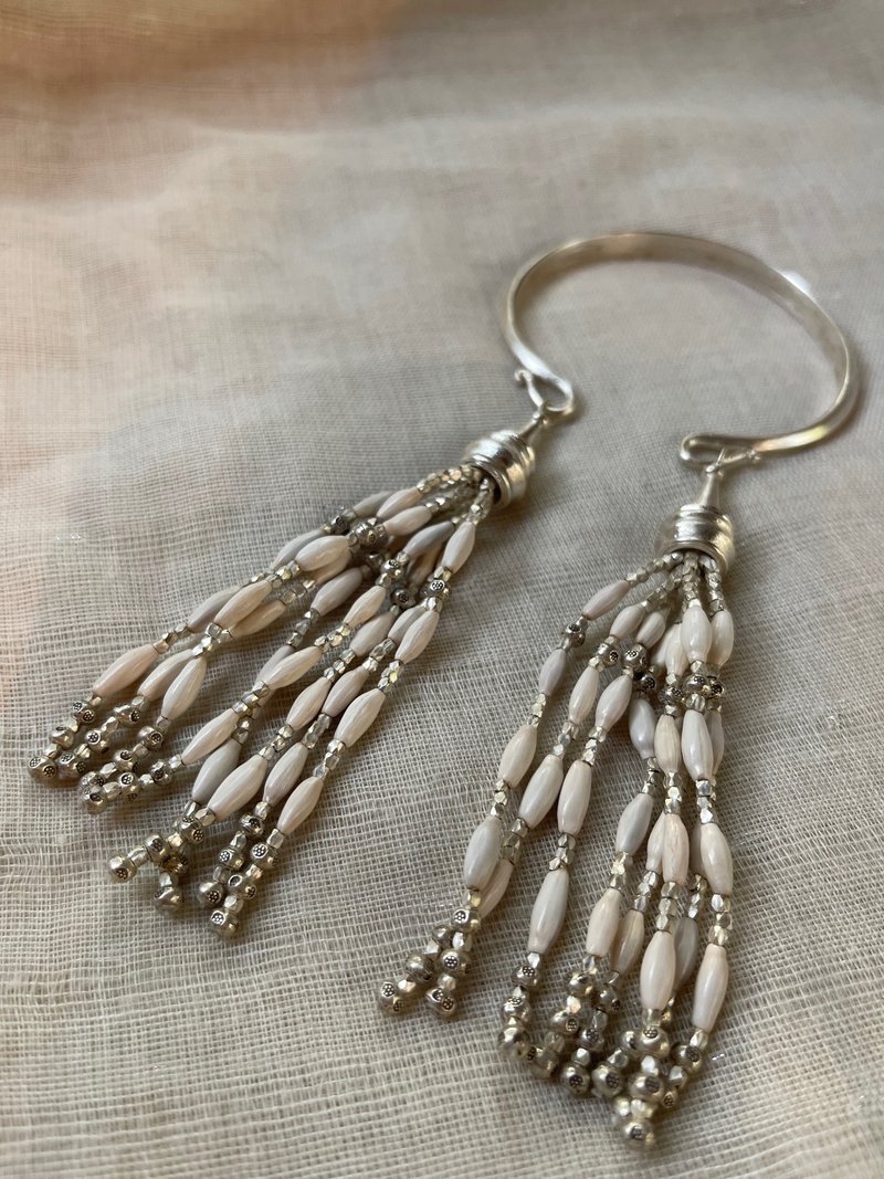 银开口手镯，带薏米流苏末端 (B0100) - 手链/手环 - 银 