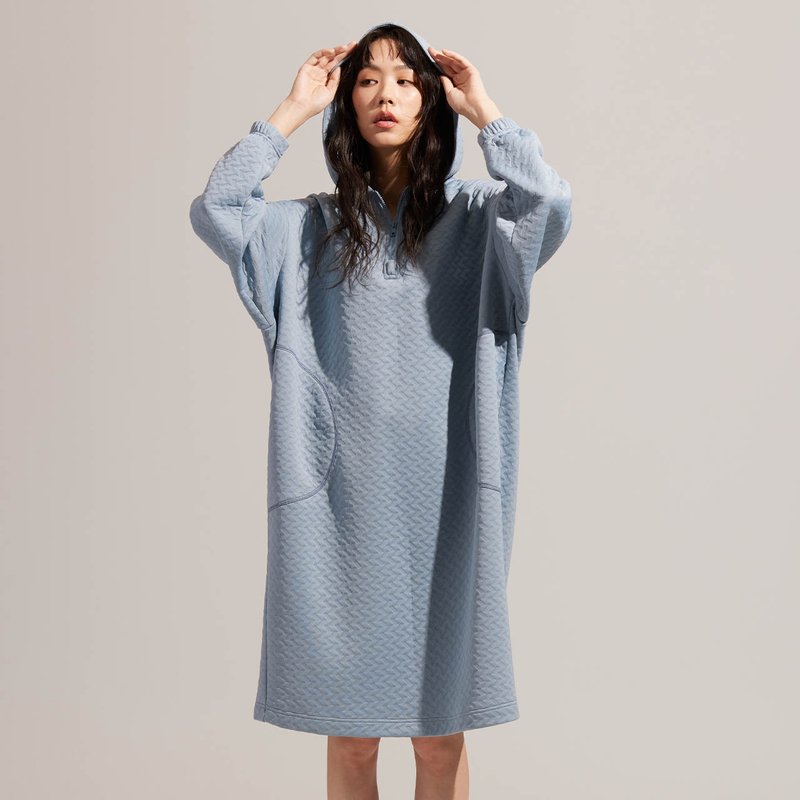 REBOOT动能-线性缇花连帽宽松洋装-阿什利蓝 - 洋装/连衣裙 - 聚酯纤维 蓝色