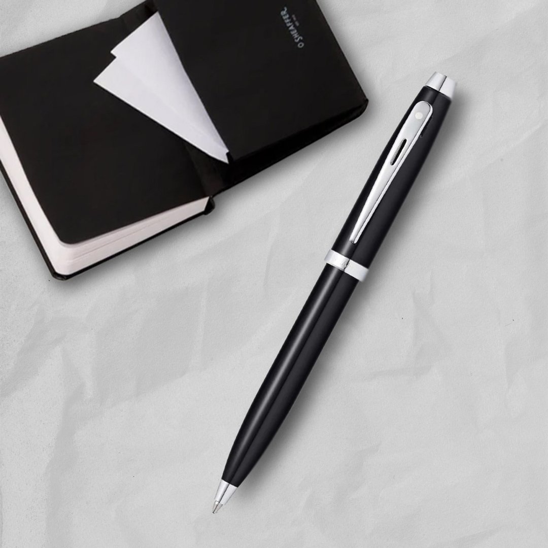 【SHEAFFER】100 系列黑亮漆白夹原子笔+A6 笔记本礼盒 免费刻字 - 圆珠笔/中性笔 - 其他金属 黑色