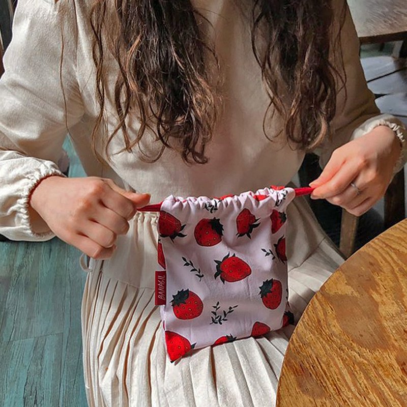 NemoNemo 草莓收纳包 - 化妆包/杂物包 - 棉．麻 多色