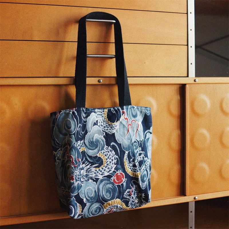 彩色龍紋棉 雙面可用 環保肩背包布包 藍色條紋手織布 - 侧背包/斜挎包 - 棉．麻 蓝色