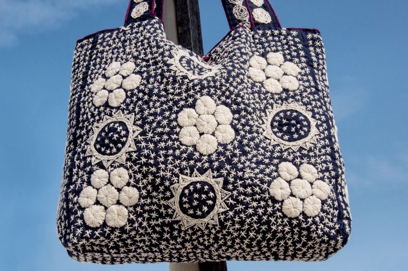 星尘感刺绣 手缝纯棉布侧背包/刺绣斜背包/刺绣肩背包/indigo手缝蓝染包 圣诞节礼物 交换礼物 母亲节 父亲节-花朵 - 侧背包/斜挎包 - 棉．麻 蓝色