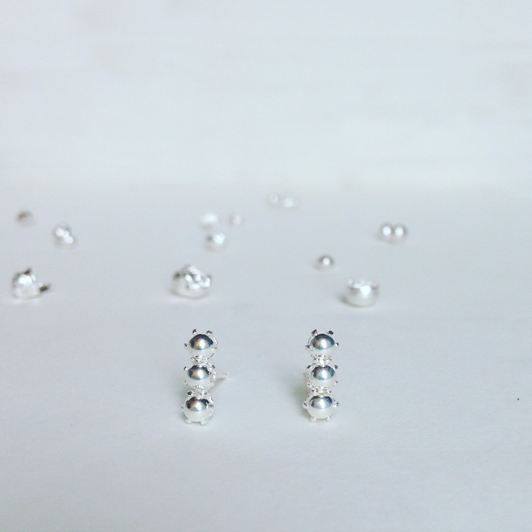 【 PURE COLLECTION 】- 极简主义/点点 爪镶银珠 .925纯银耳环 - 耳环/耳夹 - 其他金属 灰色