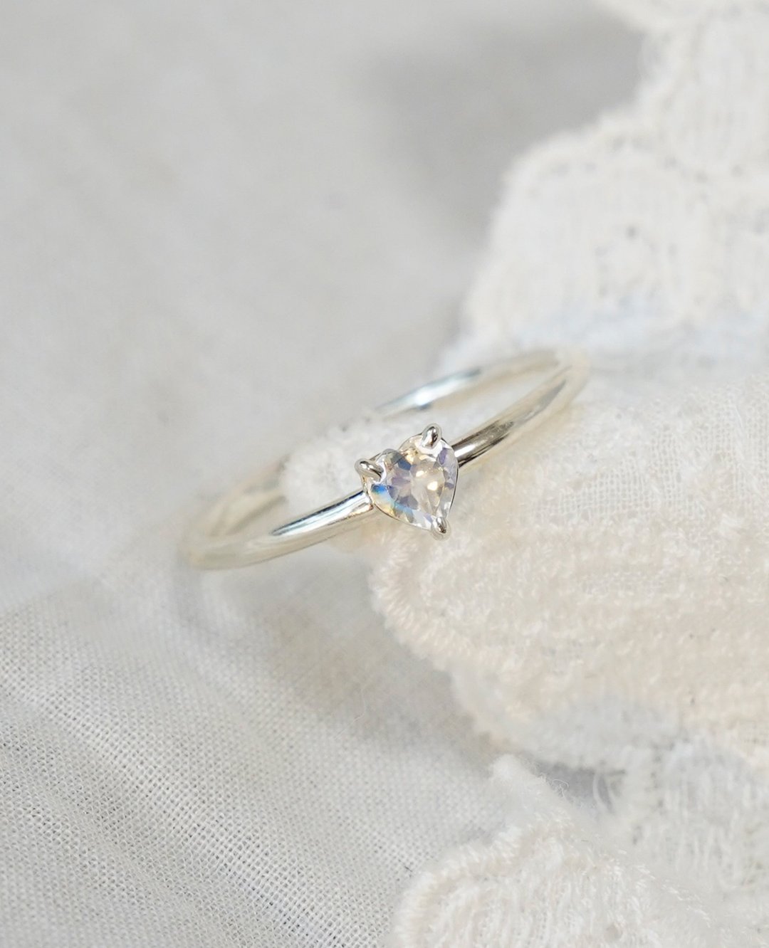 SV Heart ring Bluemoonstone 心形戒指 蓝月光石 - 戒指 - 其他金属 银色