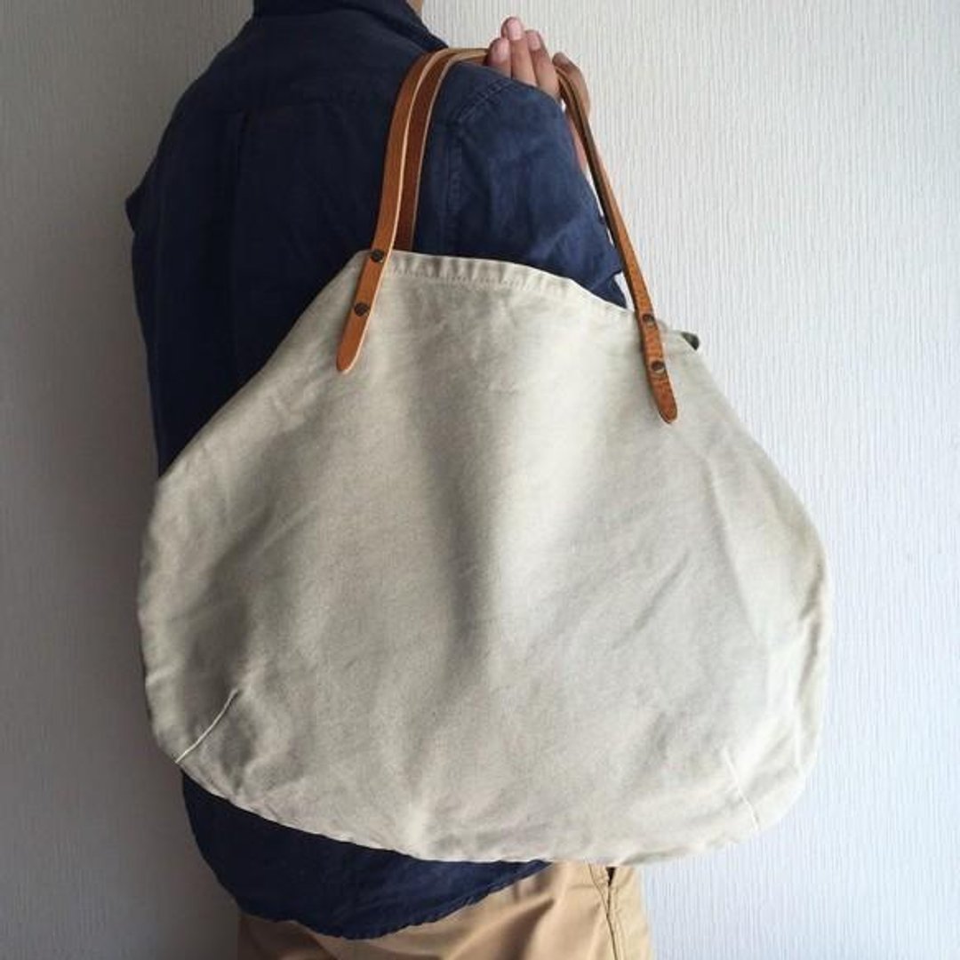 Bio Wash No. 8 canvas and round tote bag of extremely thick oil nude [beige] - 手提包/手提袋 - 真皮 卡其色
