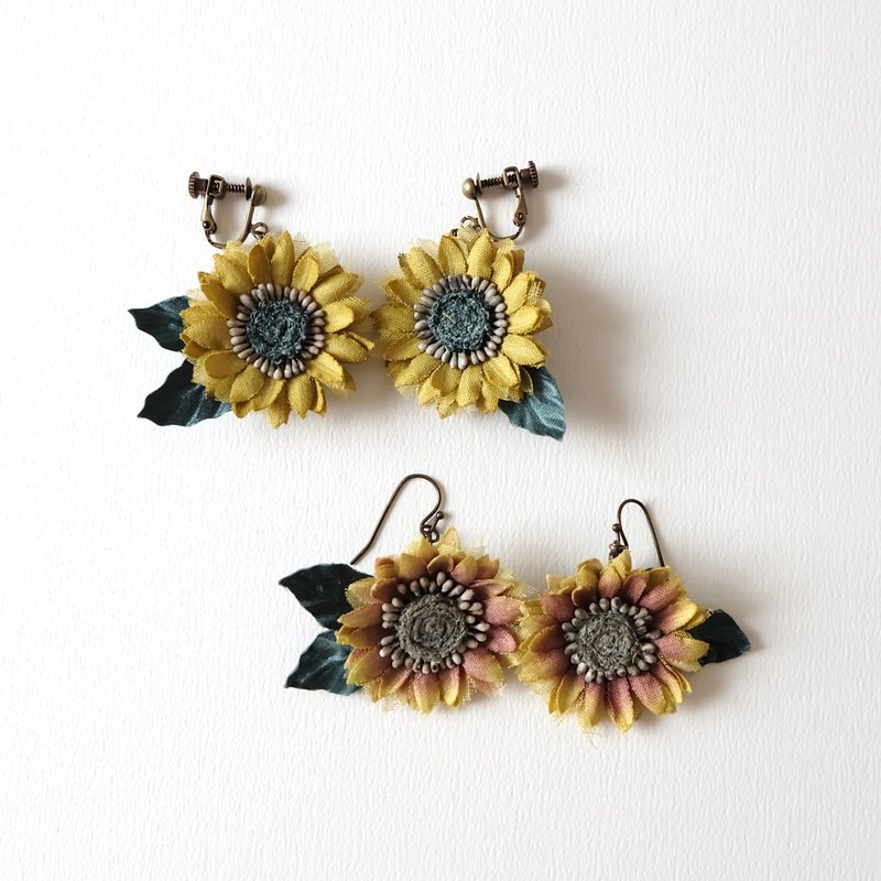手作布花向日葵耳环 复古优雅款 - 耳环/耳夹 - 棉．麻 黄色