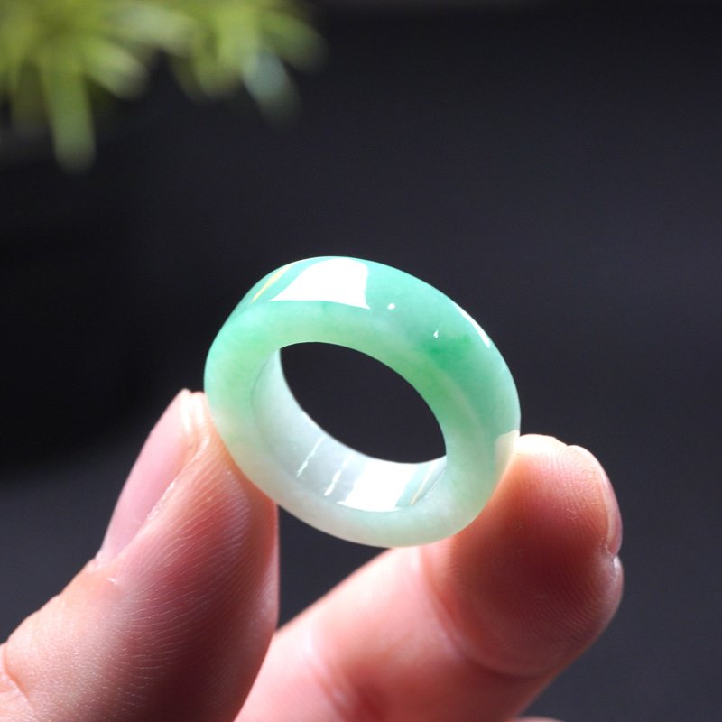 飘阳绿翡翠角戒戒指戒圈 | 国际13围 | 天然缅甸玉翡翠A货 | 送礼 - 戒指 - 玉石 绿色
