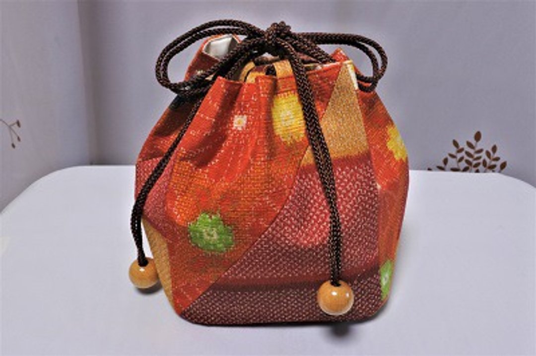 Kimono remake Square drawstring purse - 化妆包/杂物包 - 棉 多色