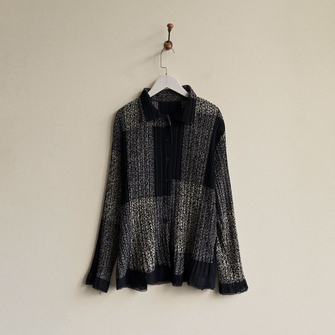 【NaSuBi Vintage】蕾丝缀饰压褶印花古着衬衫 - 女装衬衫 - 其他人造纤维 黑色