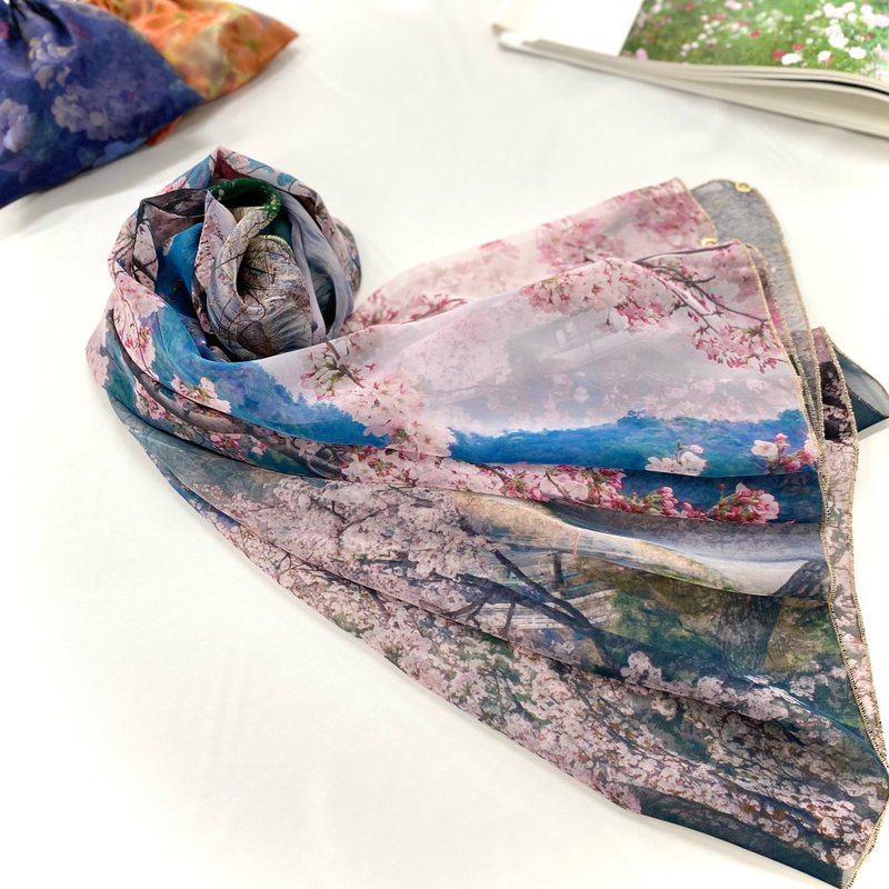 大尺寸雪纺围巾｜摄影师水野克比古作品｜京都｜樱花漫舞｜渡月桥｜Ballett｜Kyoto｜柔软雪纺材质｜日本制造 - 丝巾 - 聚酯纤维 粉红色