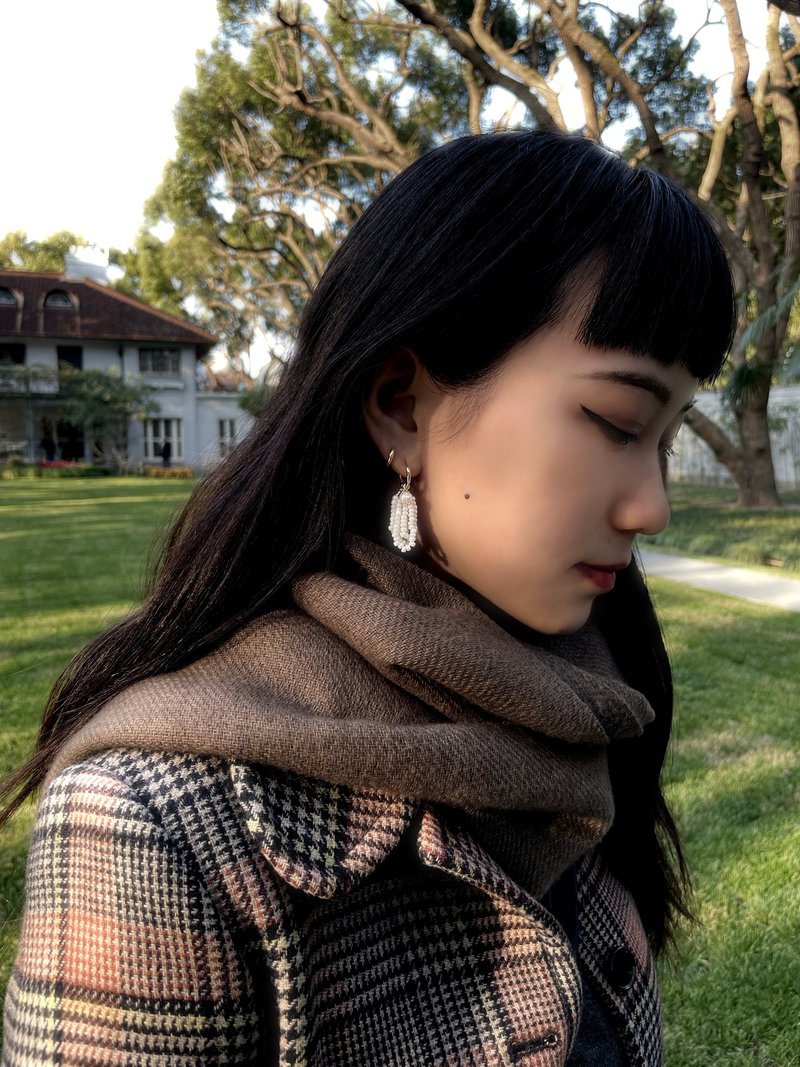 【白露】可拆式垂坠耳饰 | 淡水珍珠 / 日本珍珠光玻璃珠 - 耳环/耳夹 - 玻璃 金色