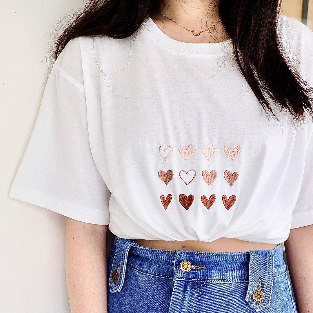 ::elle::恋爱的12种模样-刺绣小爱心上衣/刺绣Tshirt/定制Tshirt - 女装 T 恤 - 棉．麻 白色