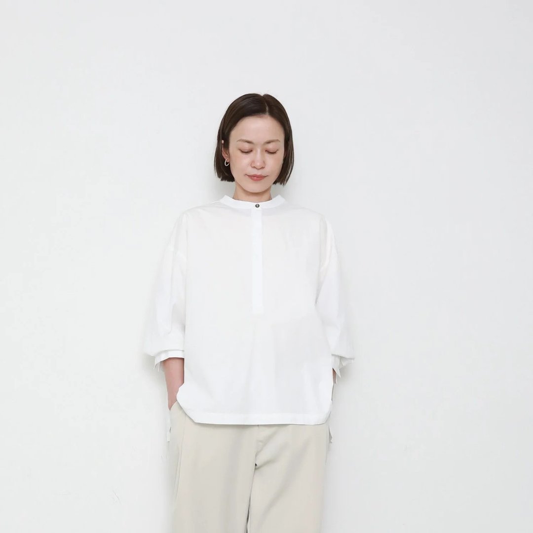OMAKE.jp 花袖后褶衬衫VerticalShirts 白 - 女装衬衫 - 棉．麻 白色
